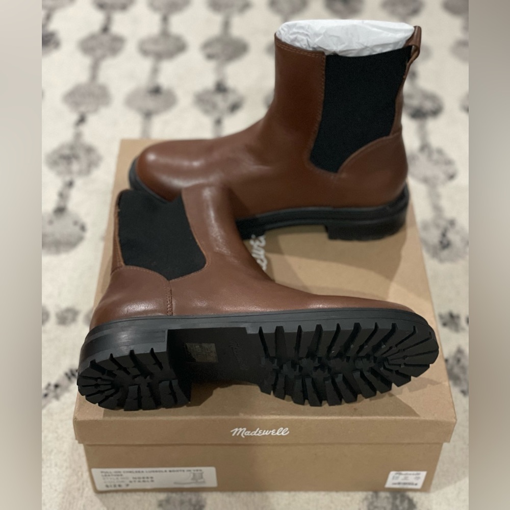 NWT Madewell Chelsea Boots